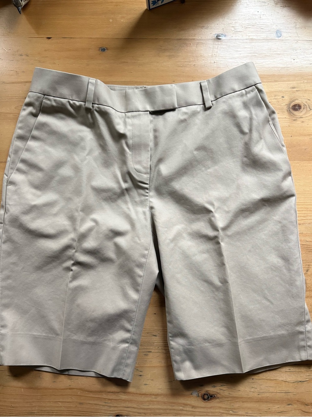 BROOKS BROTHERS 346 Khaki Tan Long Golf Shorts Size 4 EUC